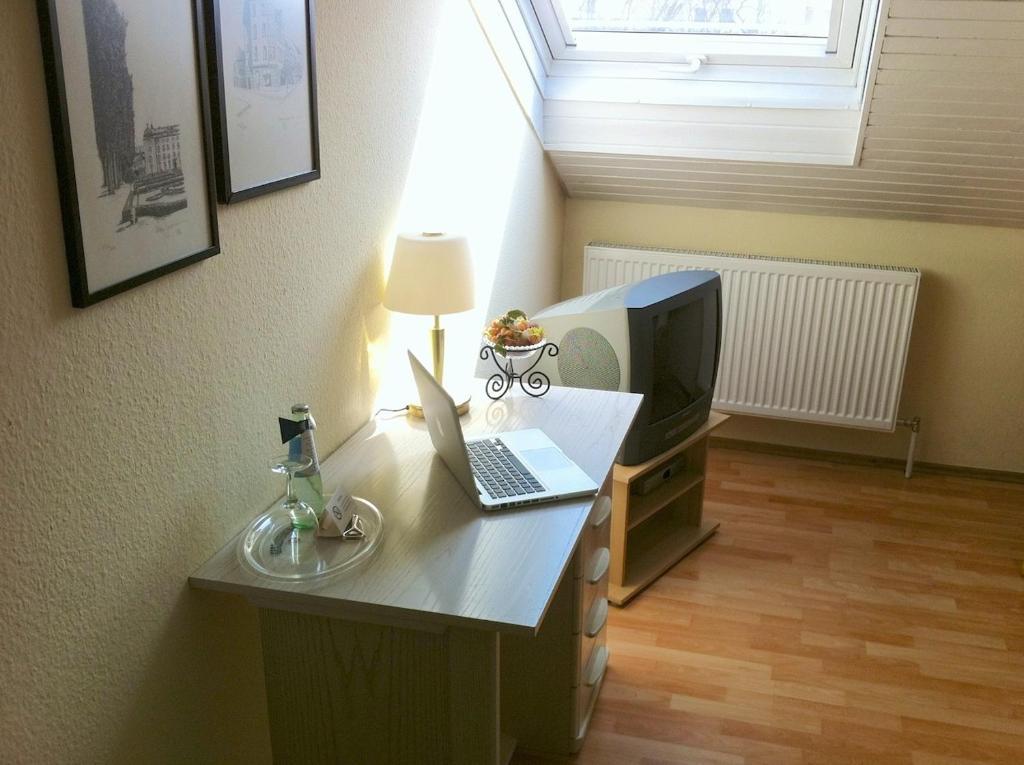 Am Flugplatz Hotell Hockenheim Rom bilde